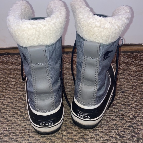 Sorel Winter Carnival Boots in Quarry/Black, Size 9.5 - Picture 4 of 6